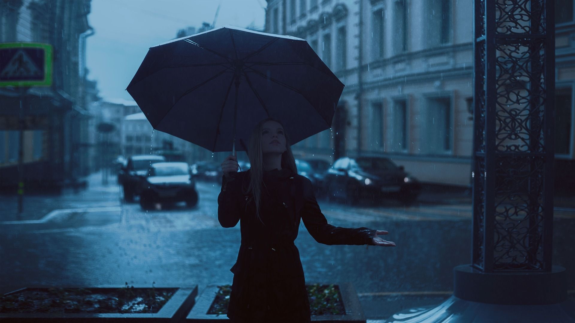 girl-with umbrella in the rain 1438138_1920